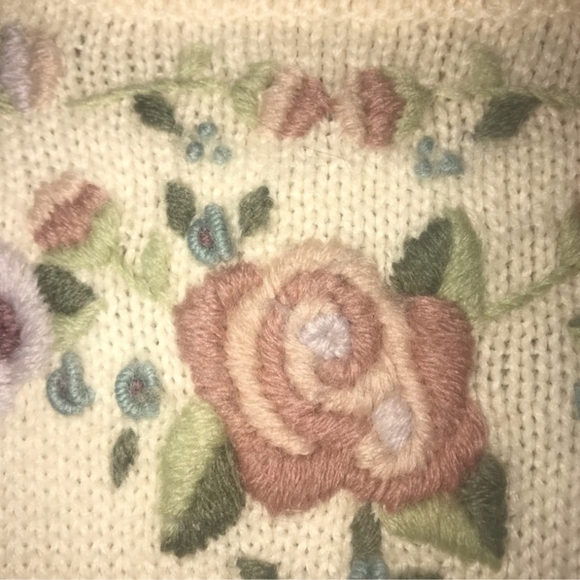 BEAUTIFUL VINTAGE ST MICHAEL EMBROIDERY SWEATER MADE IN HONG KONG - Picture 3 of 10